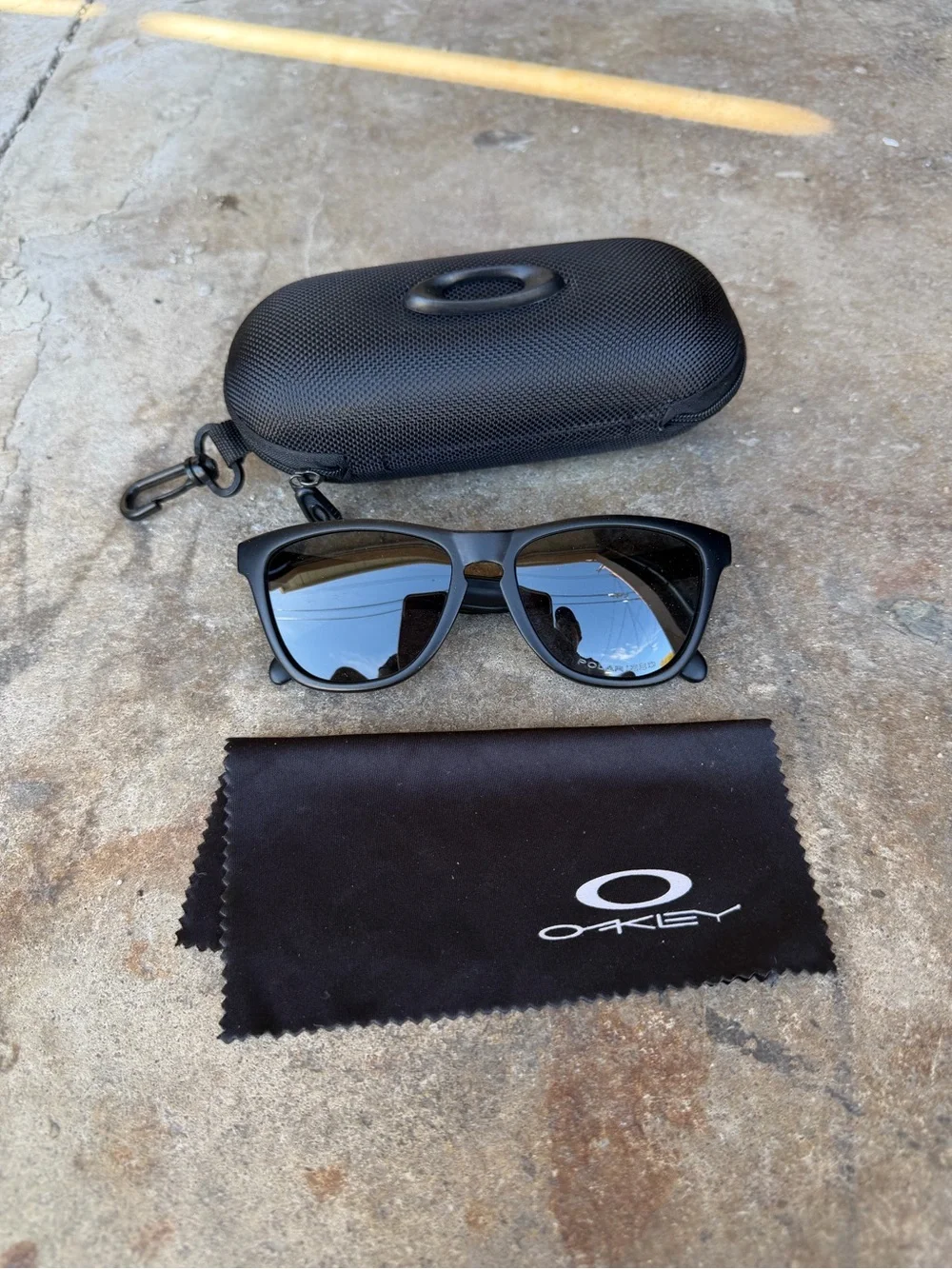 Oakley Frogskin Sunglasses Matte Black Iridium Polarized Prizm Lens